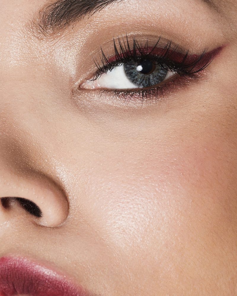 extreme-close-up-shot-model-wearing-elegant-make-up